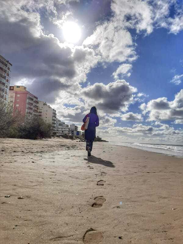 caminando_playa_santa_teresita